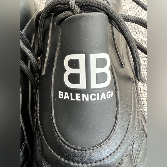 Men's "Balenciaga" Black Leather Casual Sneaker - Picture 2 of 7